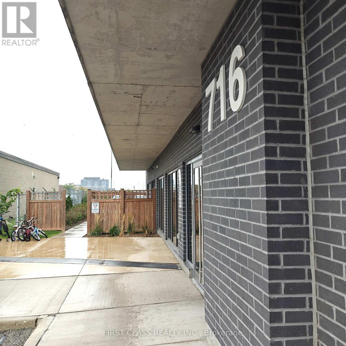 808 - 716 MAIN STREET E, Milton, Ontario