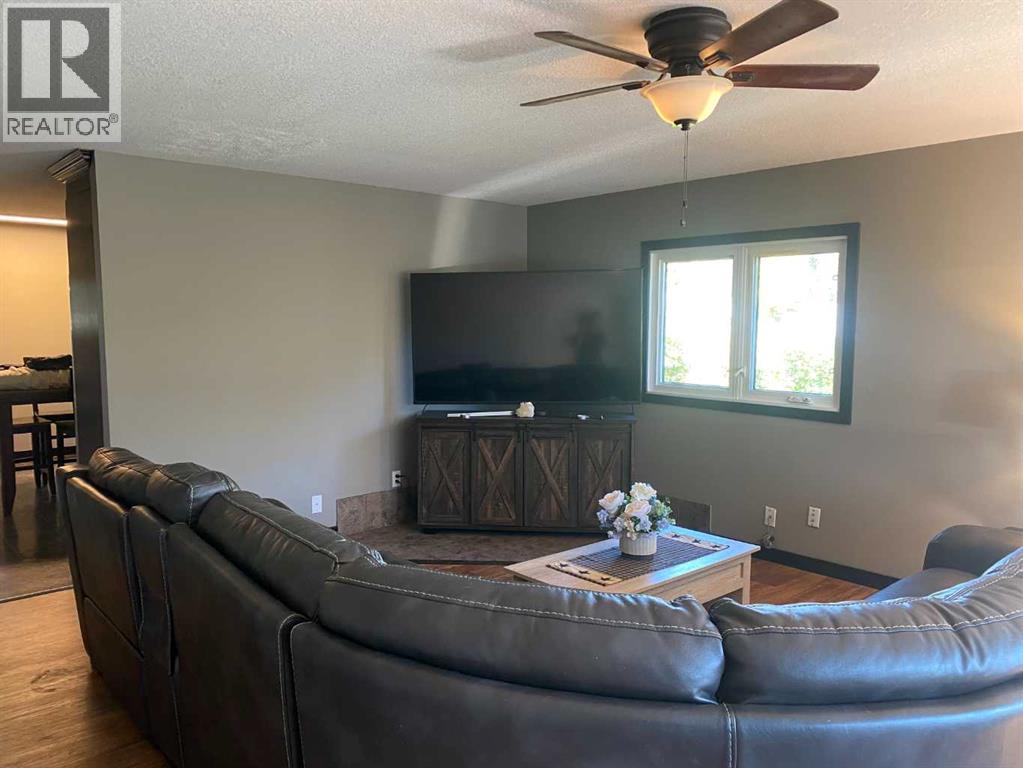 987 1 Avenue NE, Sundre, Alberta  T0M 1X0 - Photo 12 - A2344461