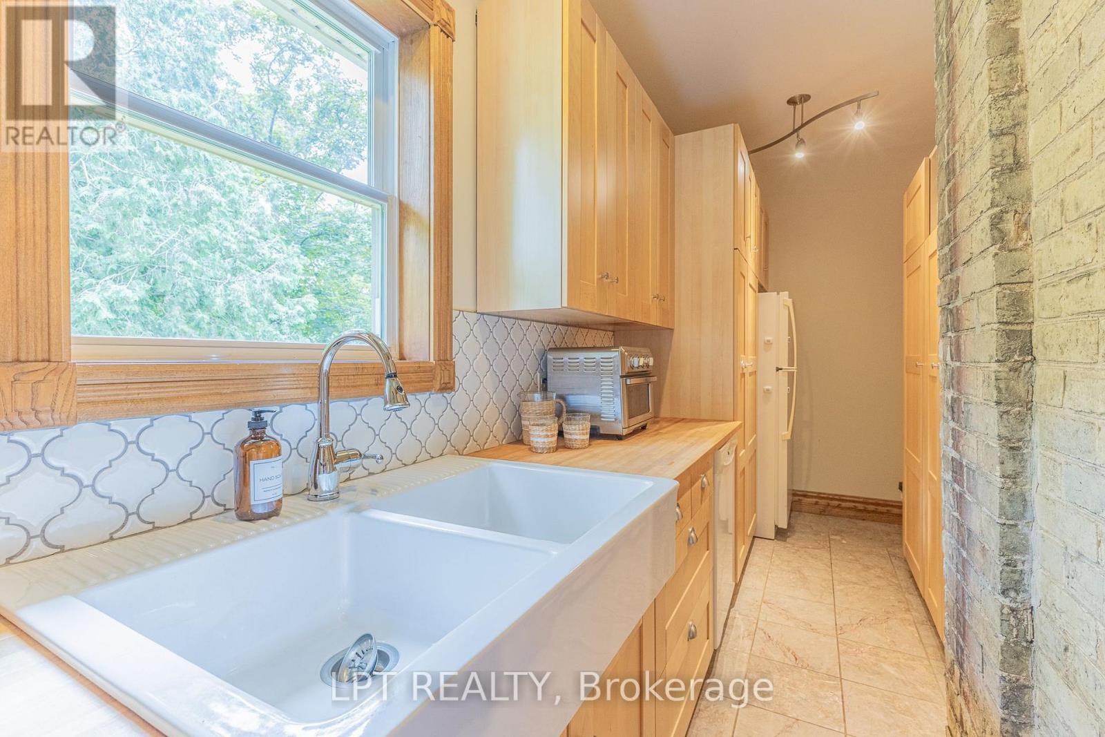 283 Hastings Street, North Middlesex, Ontario  N0M 2K0 - Photo 10 - X13807082