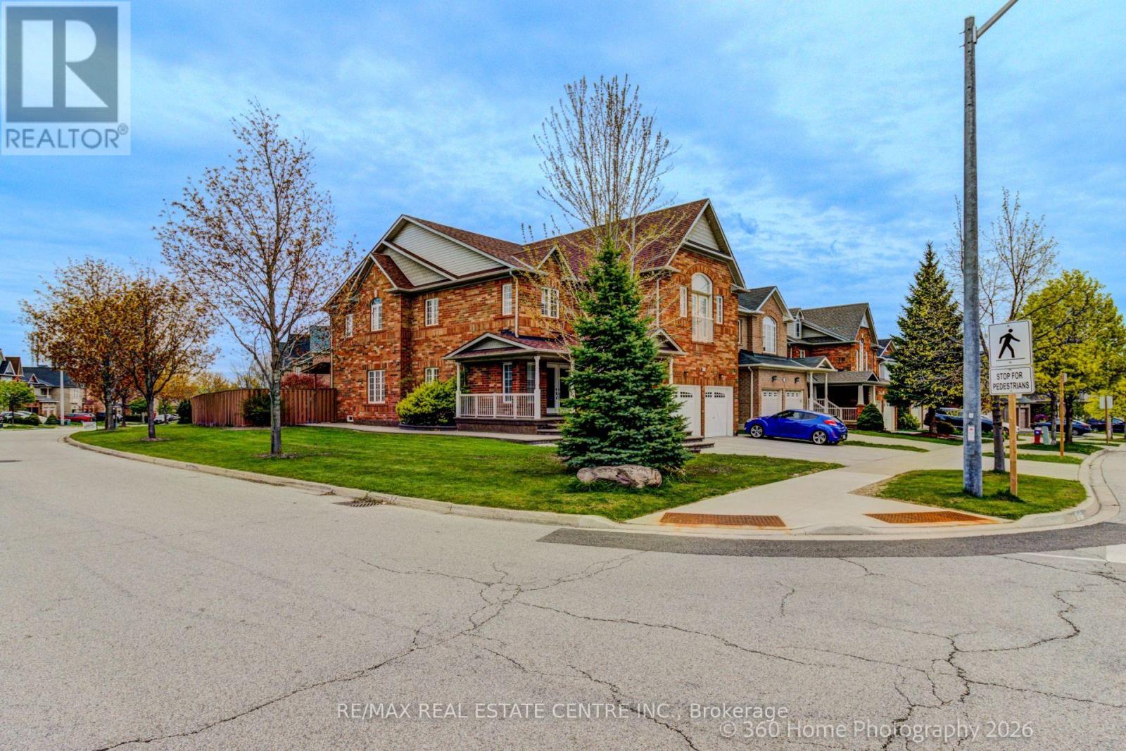 806 White Clover Way, Mississauga, Ontario  L5V 3C5 - Photo 4 - W13807076