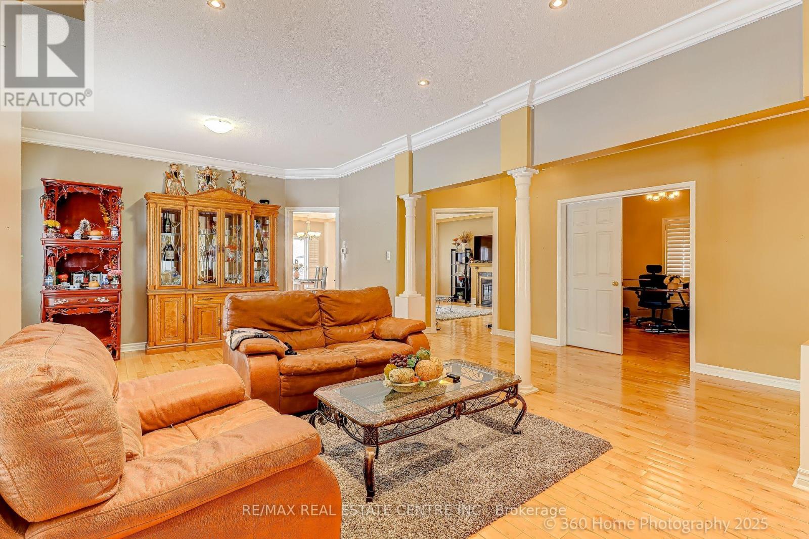 806 White Clover Way, Mississauga, Ontario  L5V 3C5 - Photo 7 - W13807076