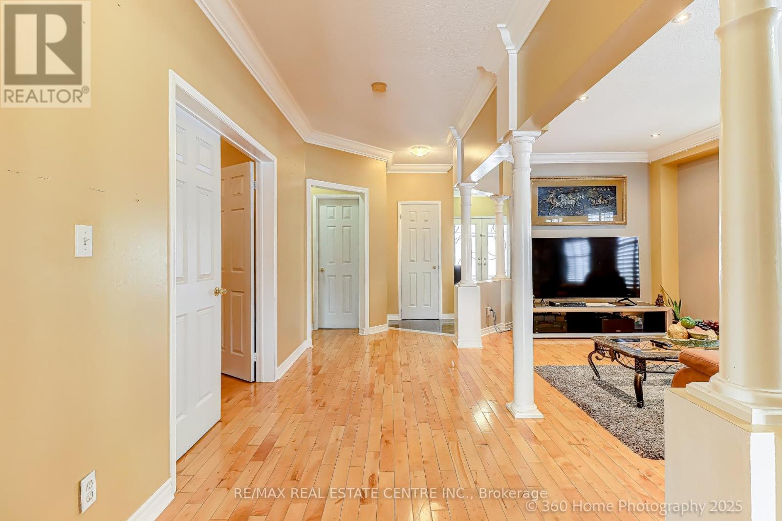 806 White Clover Way, Mississauga, Ontario  L5V 3C5 - Photo 8 - W13807076