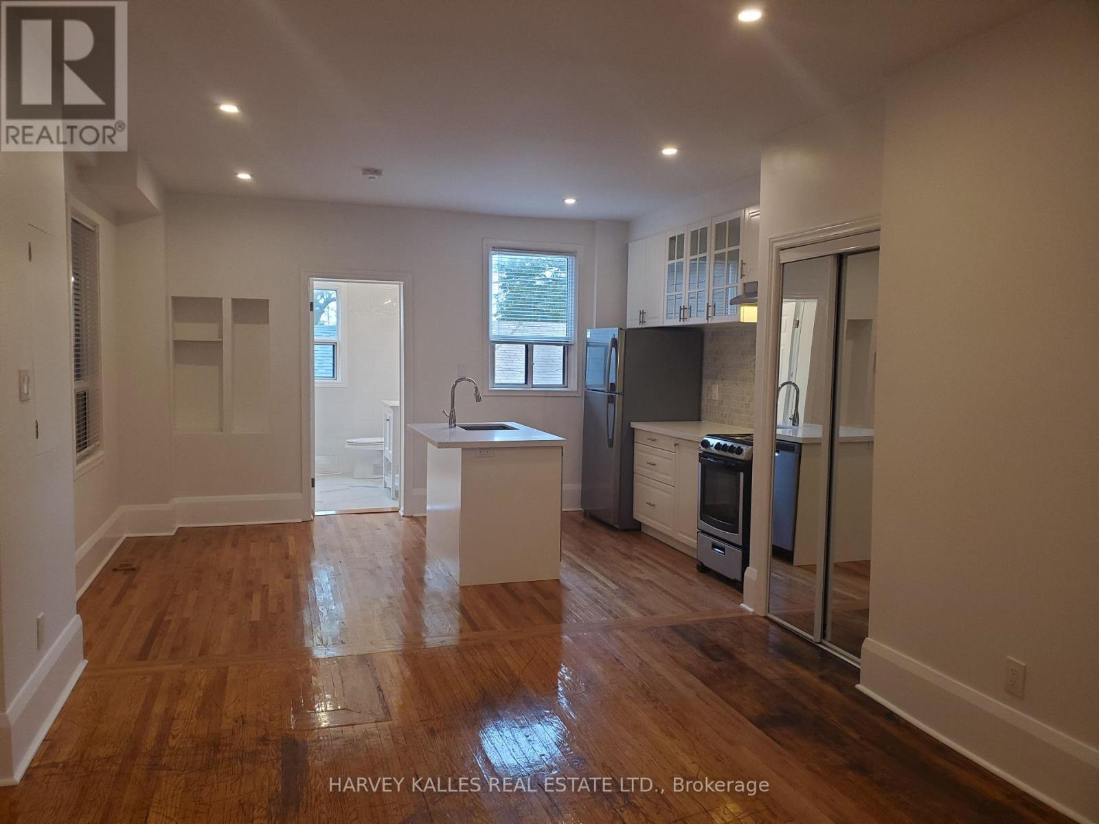 Main - 1300 Lansdowne Avenue, Toronto, Ontario  M6K 2V9 - Photo 3 - W13807080