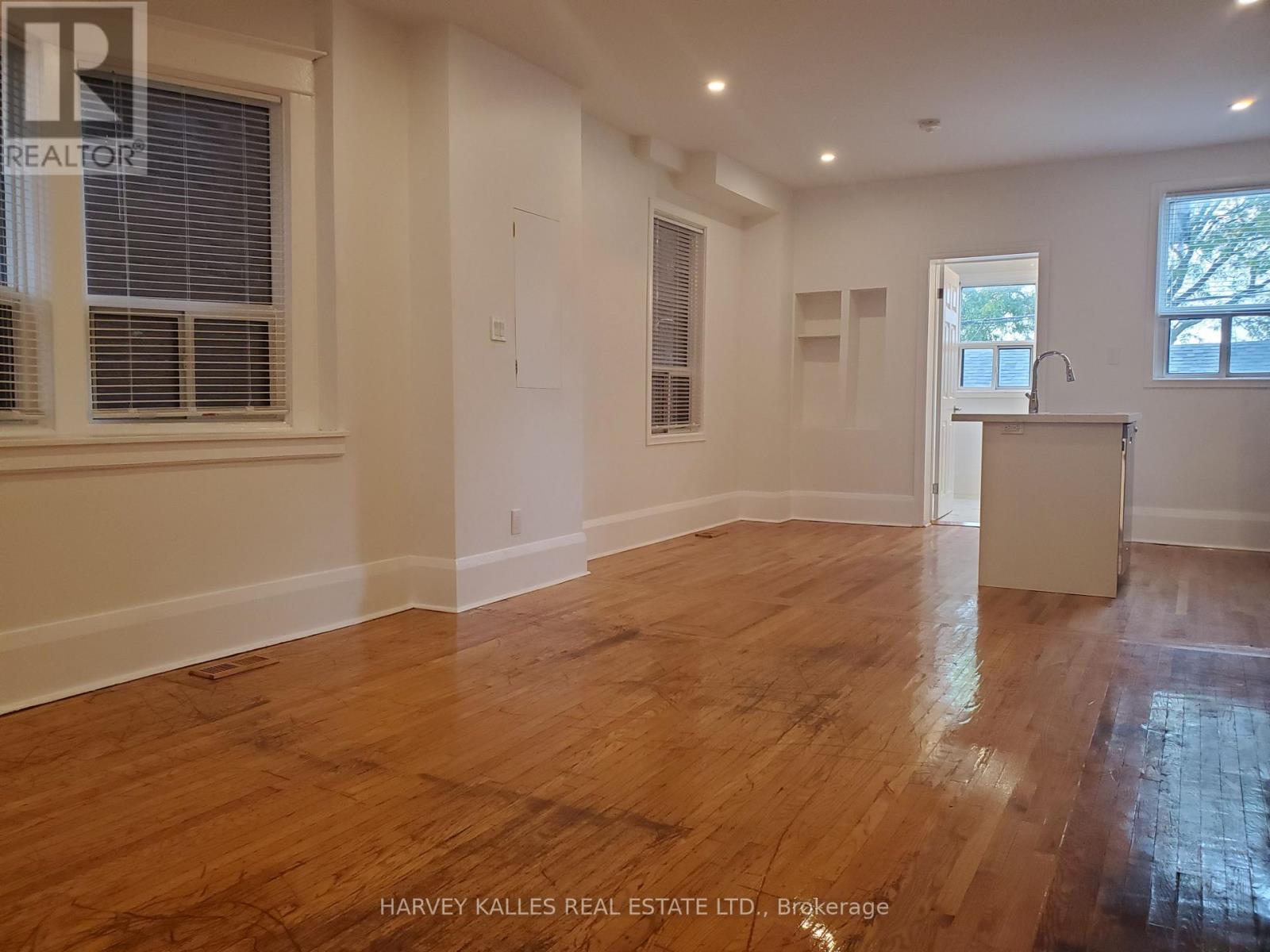 Main - 1300 Lansdowne Avenue, Toronto, Ontario  M6K 2V9 - Photo 4 - W13807080