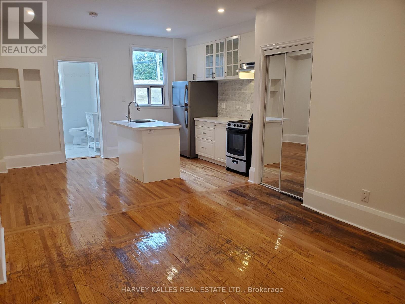 Main - 1300 Lansdowne Avenue, Toronto, Ontario  M6K 2V9 - Photo 7 - W13807080