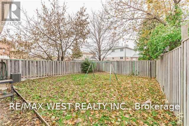 Upper - 82 Marchbank Crescent, Brampton, Ontario  L6S 3B1 - Photo 17 - W13807136
