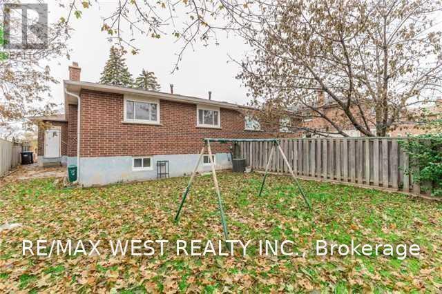 Upper - 82 Marchbank Crescent, Brampton, Ontario  L6S 3B1 - Photo 18 - W13807136