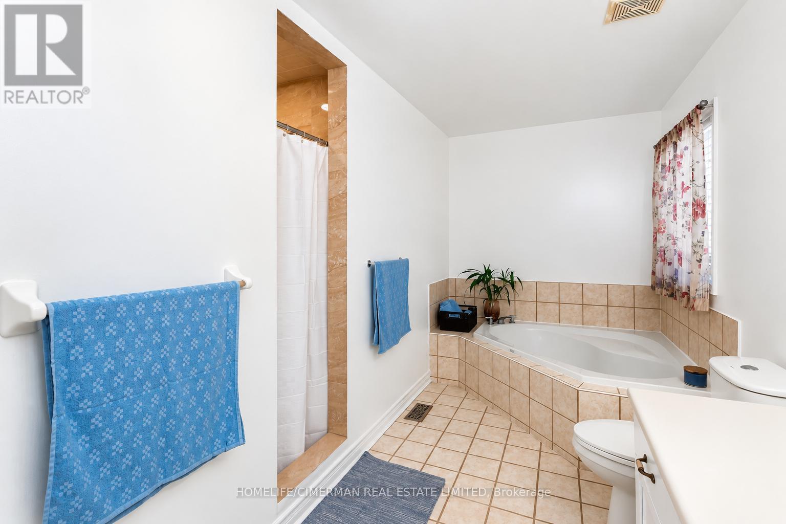 7 Okanagan Drive E, Brampton, Ontario  L6R 2X1 - Photo 5 - W13807150