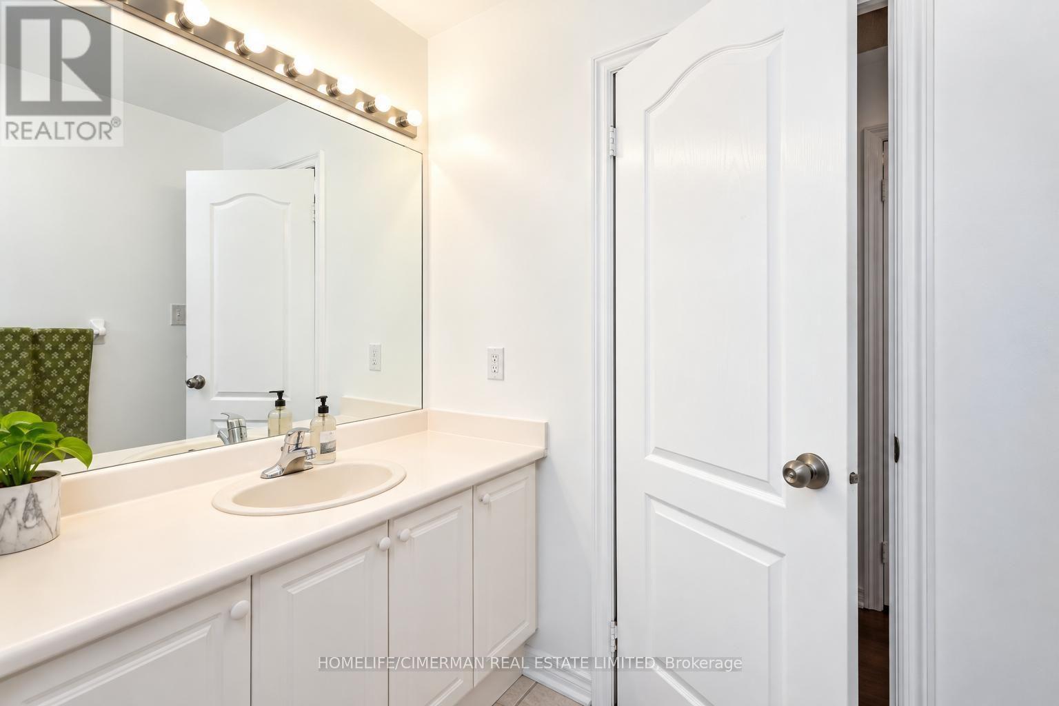 7 Okanagan Drive E, Brampton, Ontario  L6R 2X1 - Photo 6 - W13807150