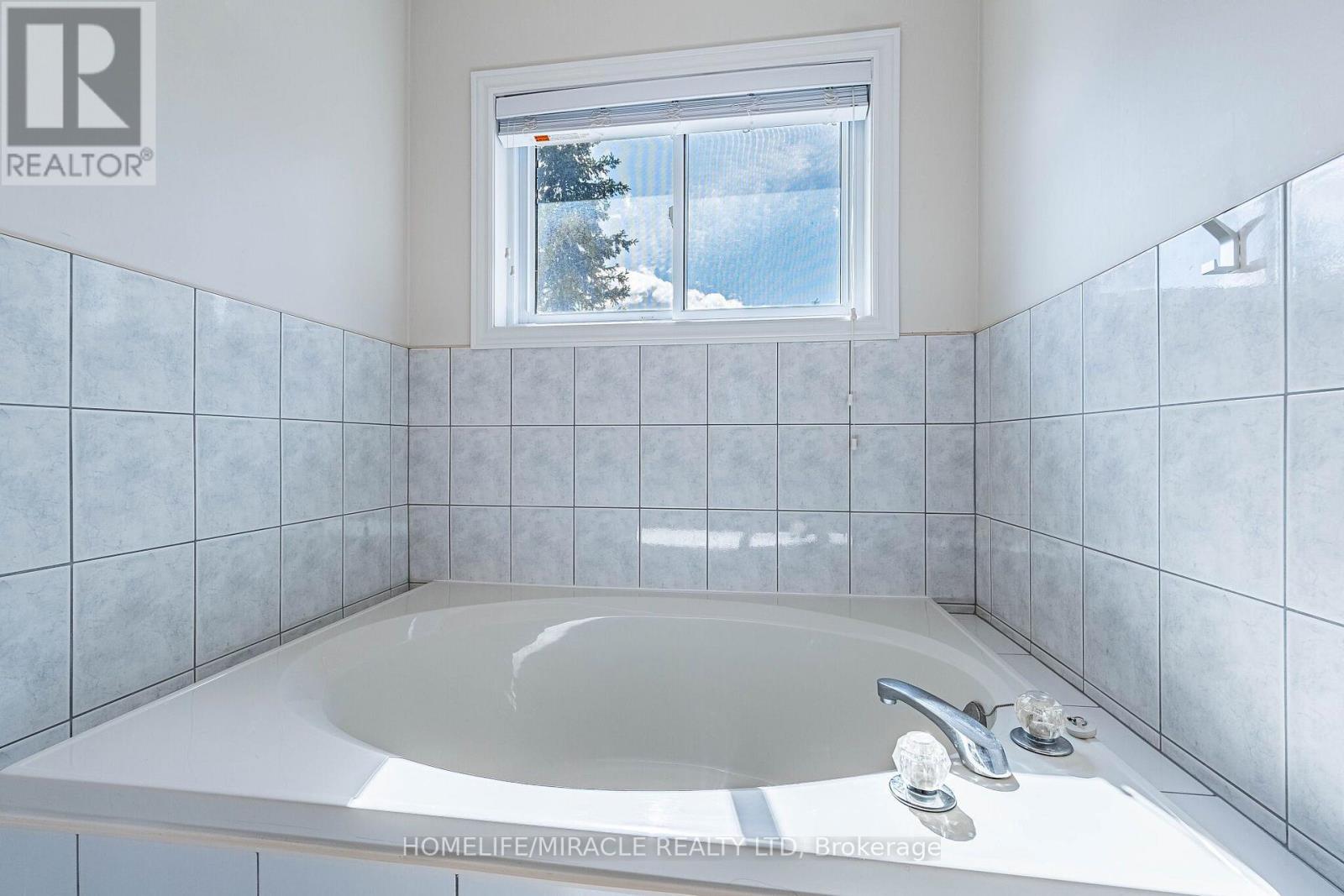 42 Porteous Circle, Brampton, Ontario  L6S 5C3 - Photo 35 - W13793888