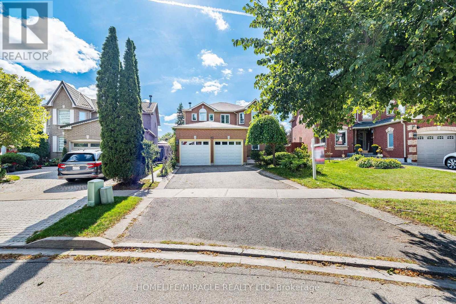 42 Porteous Circle, Brampton, Ontario  L6S 5C3 - Photo 2 - W13793888