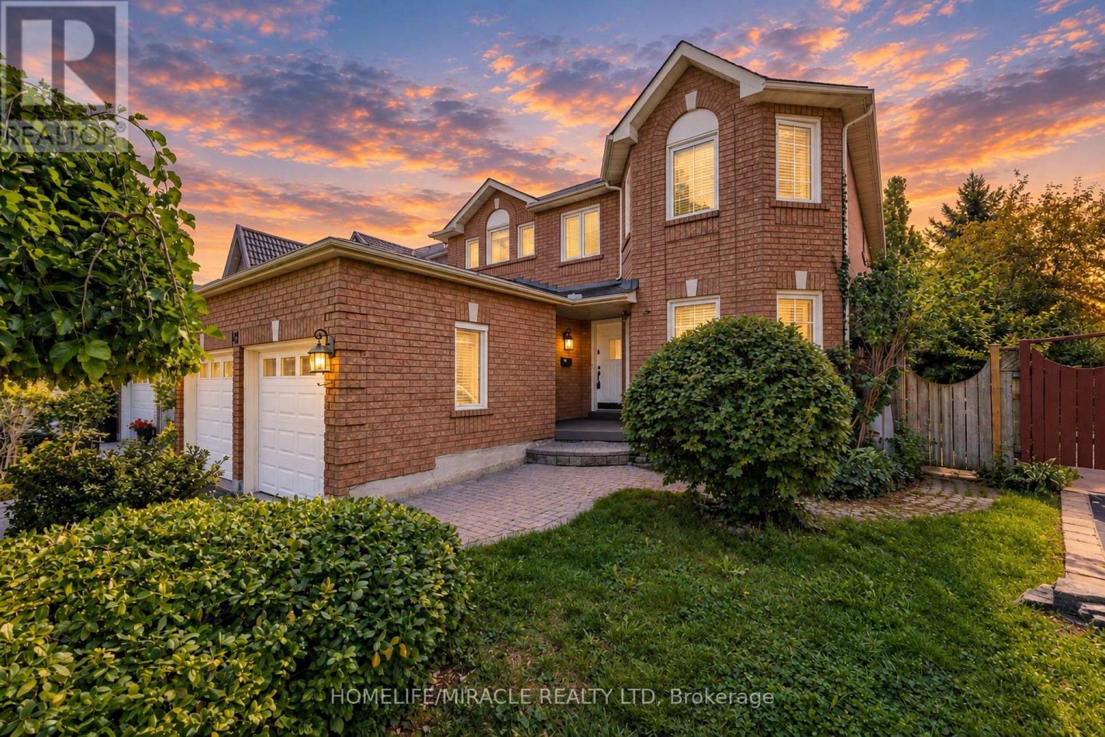 42 Porteous Circle, Brampton, Ontario  L6S 5C3 - Photo 4 - W13793888