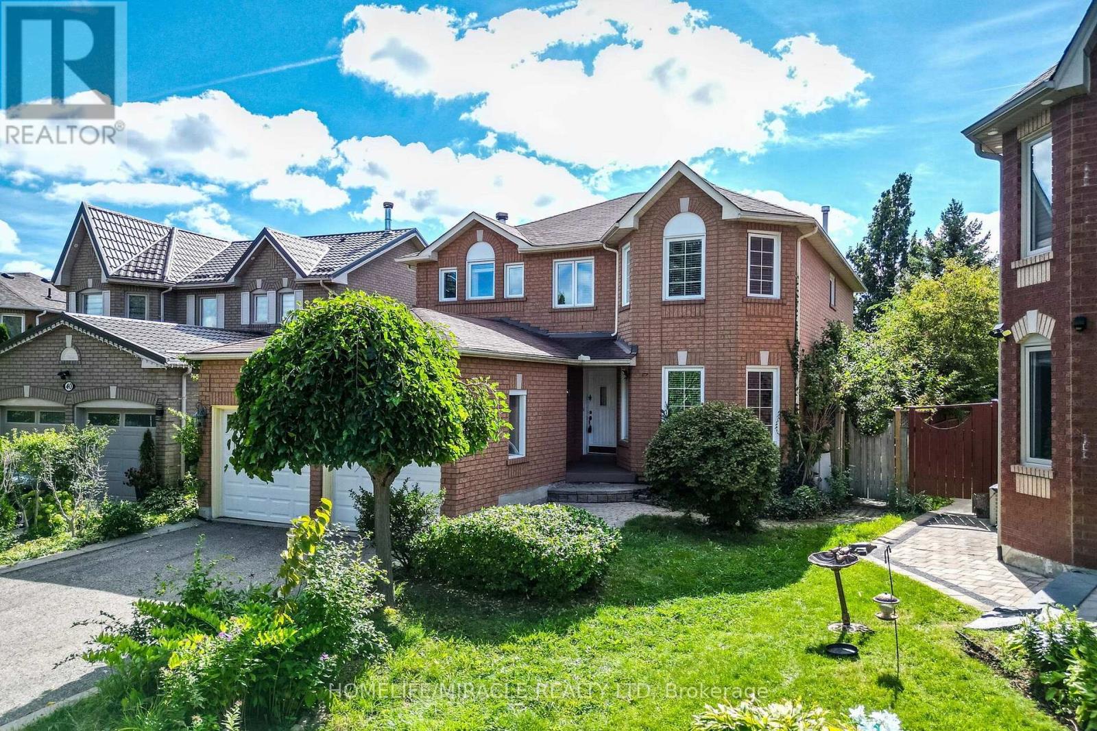42 Porteous Circle, Brampton, Ontario  L6S 5C3 - Photo 5 - W13793888