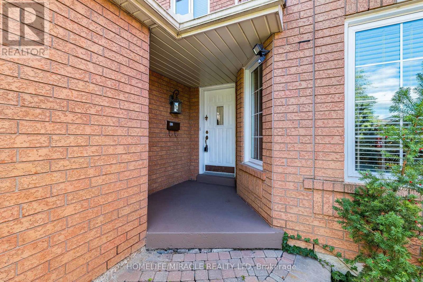 42 Porteous Circle, Brampton, Ontario  L6S 5C3 - Photo 7 - W13793888