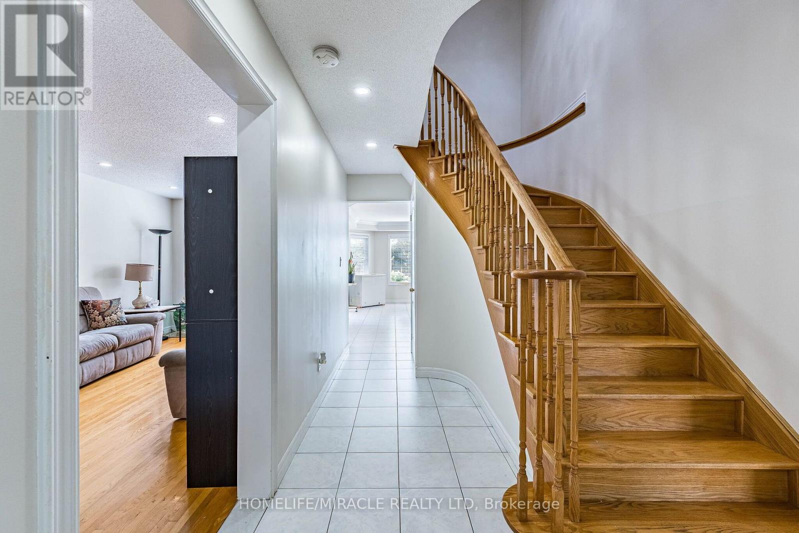 42 Porteous Circle, Brampton, Ontario  L6S 5C3 - Photo 9 - W13793888