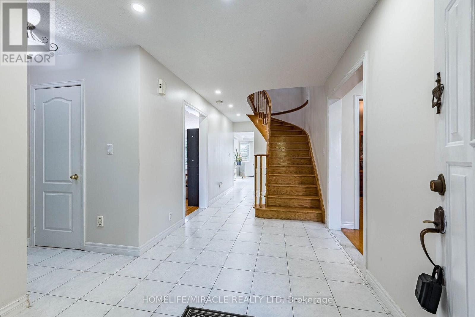 42 Porteous Circle, Brampton, Ontario  L6S 5C3 - Photo 8 - W13793888