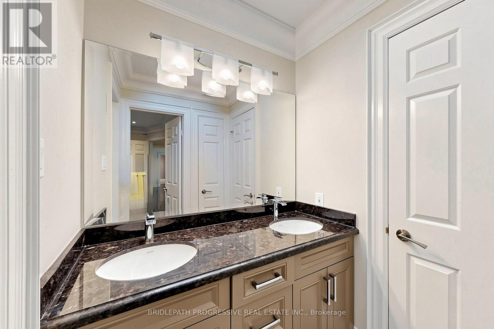 2 Thornlea Court, Markham, Ontario  L3T 2R2 - Photo 34 - N13806856