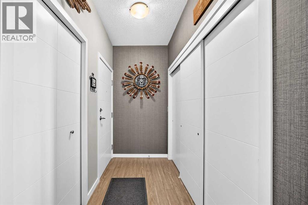 201, 122 Mahogany Centre SE photo 2