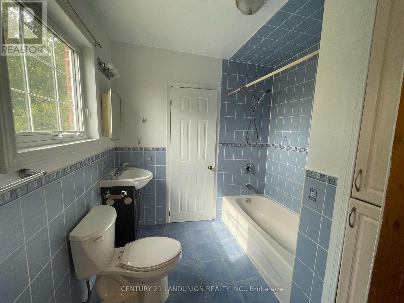 Residence Primary Unit/b - 20215 Woodbine Avenue, East Gwillimbury, Ontario  L0G 1R0 - Photo 15 - N13807208