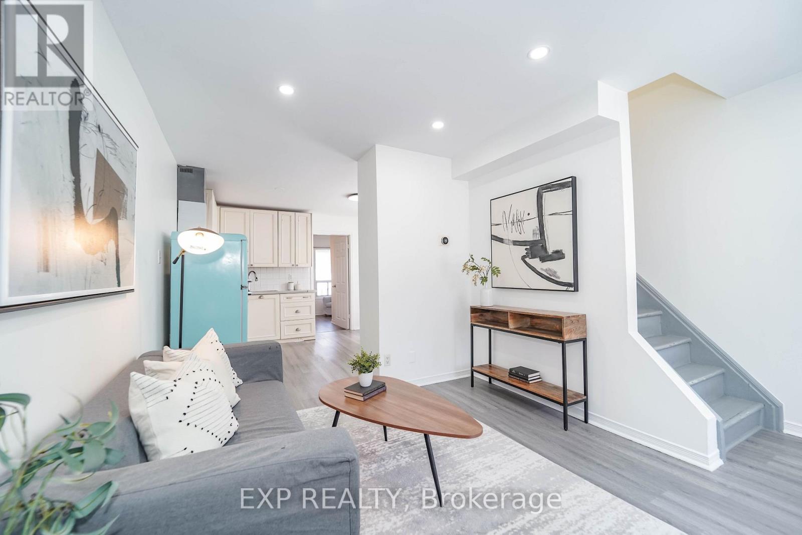 UPPER - 47 GREENDALE AVENUE, Toronto, Ontario