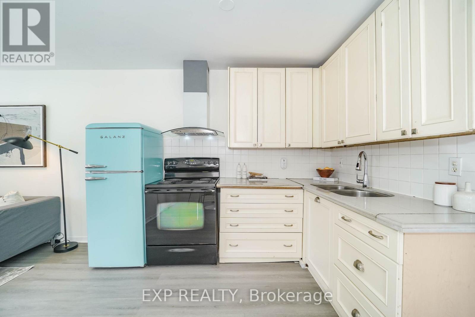 Upper - 47 Greendale Avenue, Toronto, Ontario  M6N 4P4 - Photo 10 - W13807188