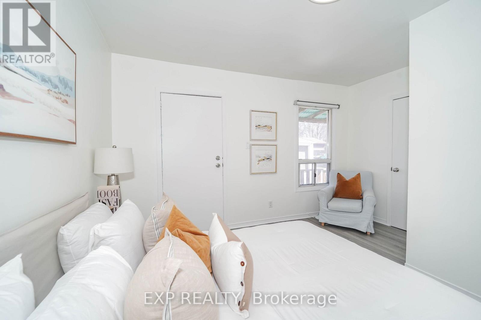 Upper - 47 Greendale Avenue, Toronto, Ontario  M6N 4P4 - Photo 12 - W13807188