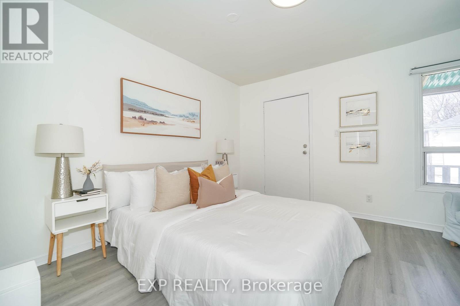 Upper - 47 Greendale Avenue, Toronto, Ontario  M6N 4P4 - Photo 13 - W13807188