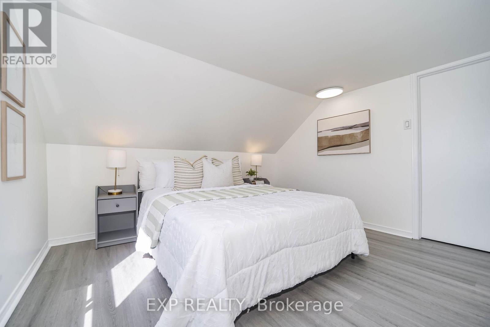 Upper - 47 Greendale Avenue, Toronto, Ontario  M6N 4P4 - Photo 19 - W13807188