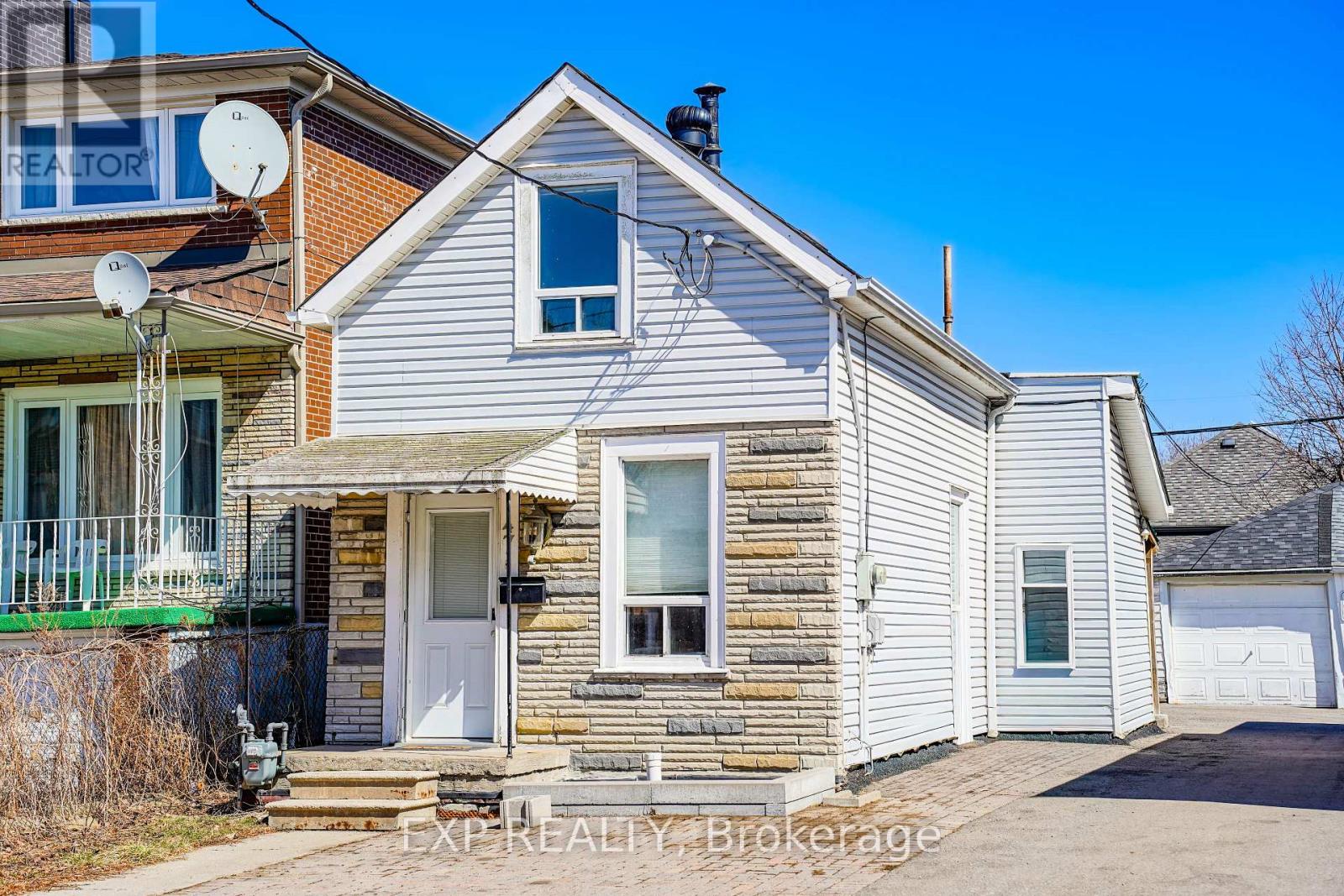 Upper - 47 Greendale Avenue, Toronto, Ontario  M6N 4P4 - Photo 2 - W13807188