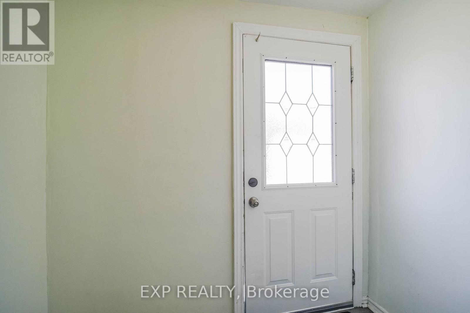 Upper - 47 Greendale Avenue, Toronto, Ontario  M6N 4P4 - Photo 23 - W13807188