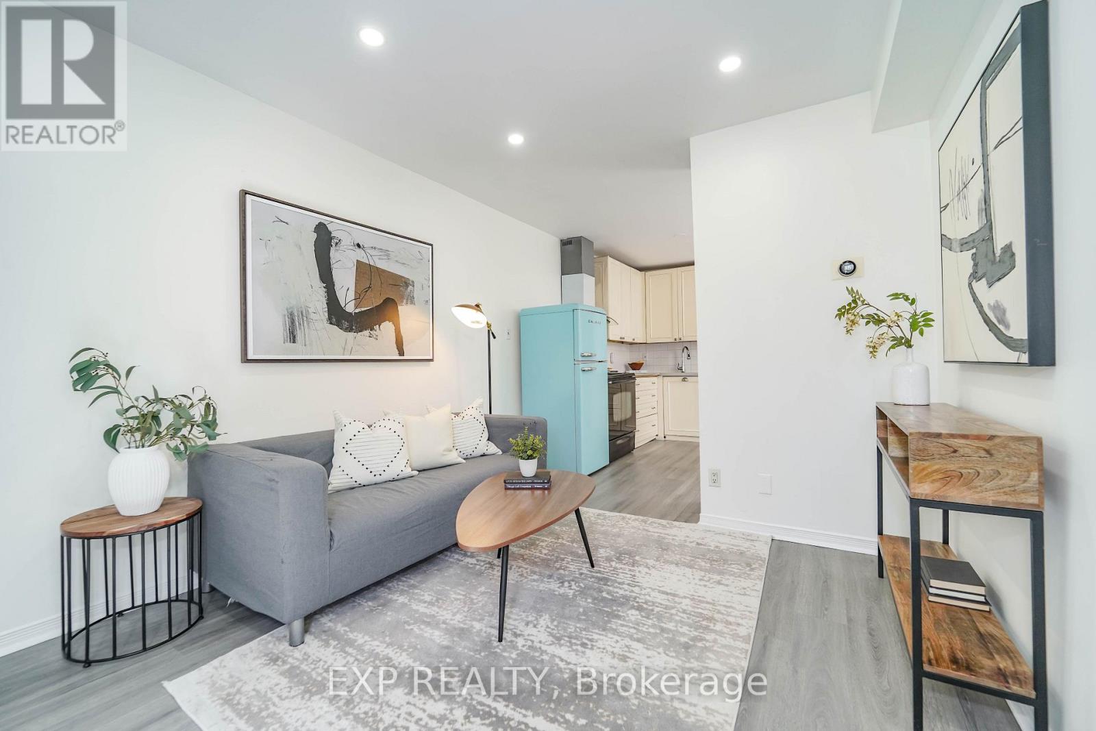 Upper - 47 Greendale Avenue, Toronto, Ontario  M6N 4P4 - Photo 4 - W13807188