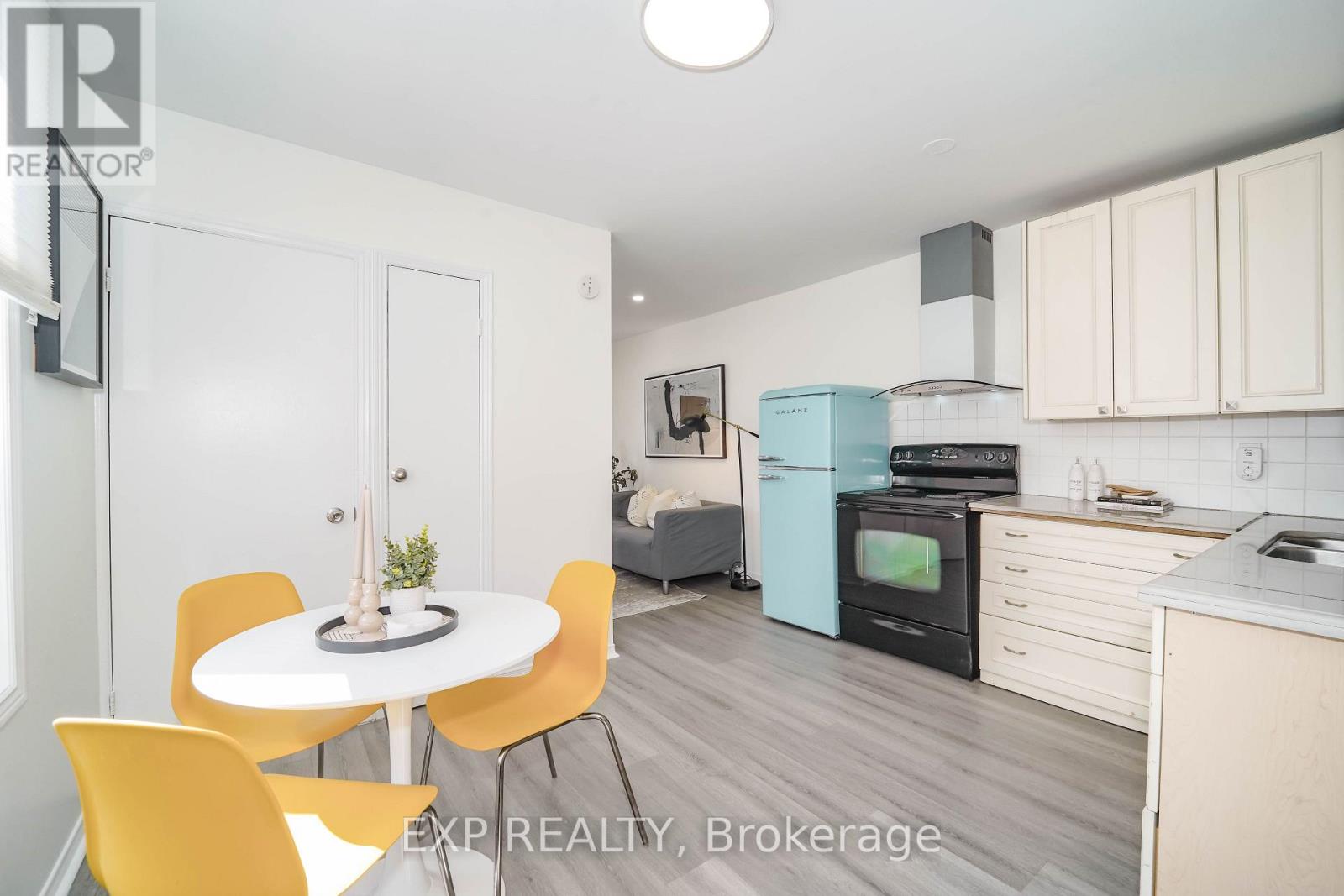 Upper - 47 Greendale Avenue, Toronto, Ontario  M6N 4P4 - Photo 9 - W13807188
