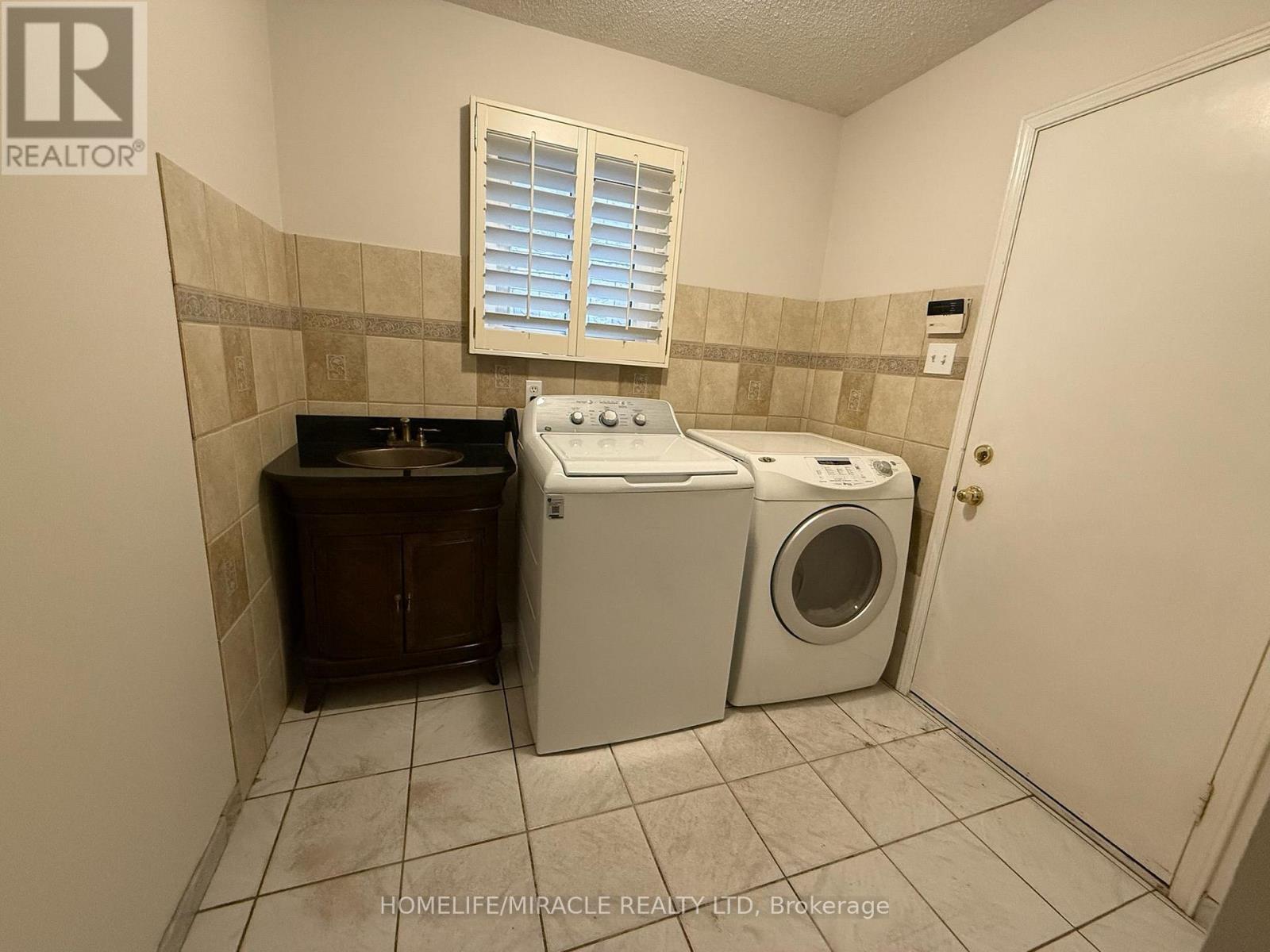 Main - 5889 River Grove Avenue, Mississauga, Ontario  L5M 4W2 - Photo 6 - W13807206
