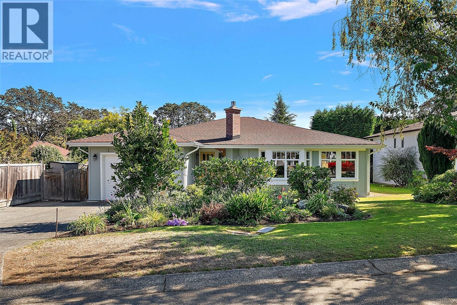 3995 Bel Nor Pl, Saanich, British Columbia