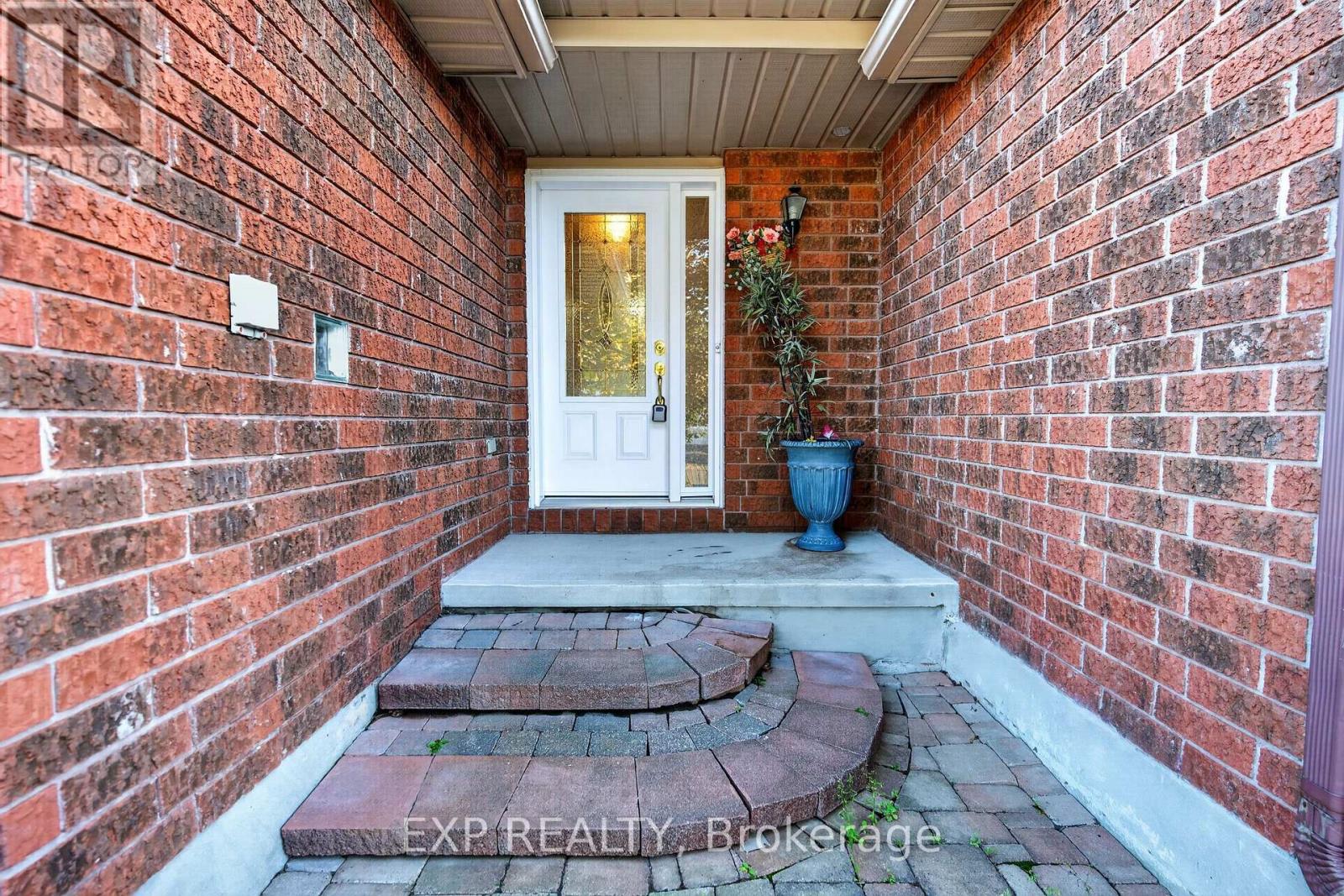 185 Hunterswood Crescent, Ottawa, Ontario  K1G 5V8 - Photo 2 - X13805030