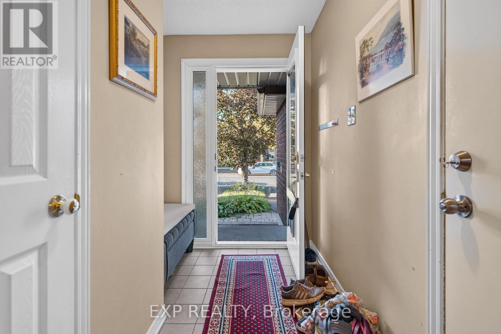185 Hunterswood Crescent, Ottawa, Ontario  K1G 5V8 - Photo 3 - X13805030