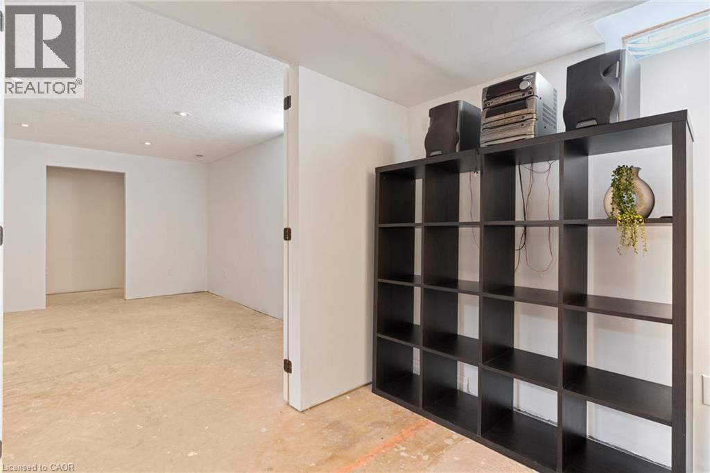 63 Cedarhill Crescent, Kitchener, Ontario N2E 1R3 - Photo 32 - 40864537