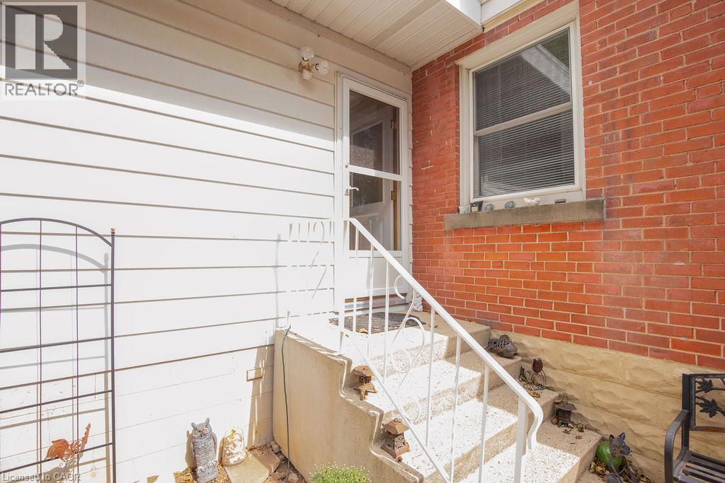 296 East 21st Street, Hamilton, Ontario  L8V 2T9 - Photo 11 - 40864891