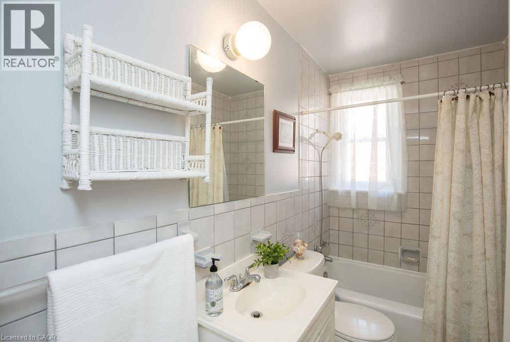 296 East 21st Street, Hamilton, Ontario  L8V 2T9 - Photo 18 - 40864891