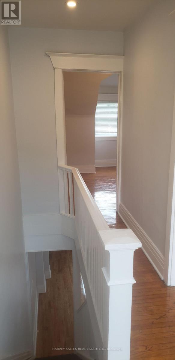 Upper - 226 Ashworth Avenue, Toronto, Ontario  M6G 2A7 - Photo 12 - C13807250