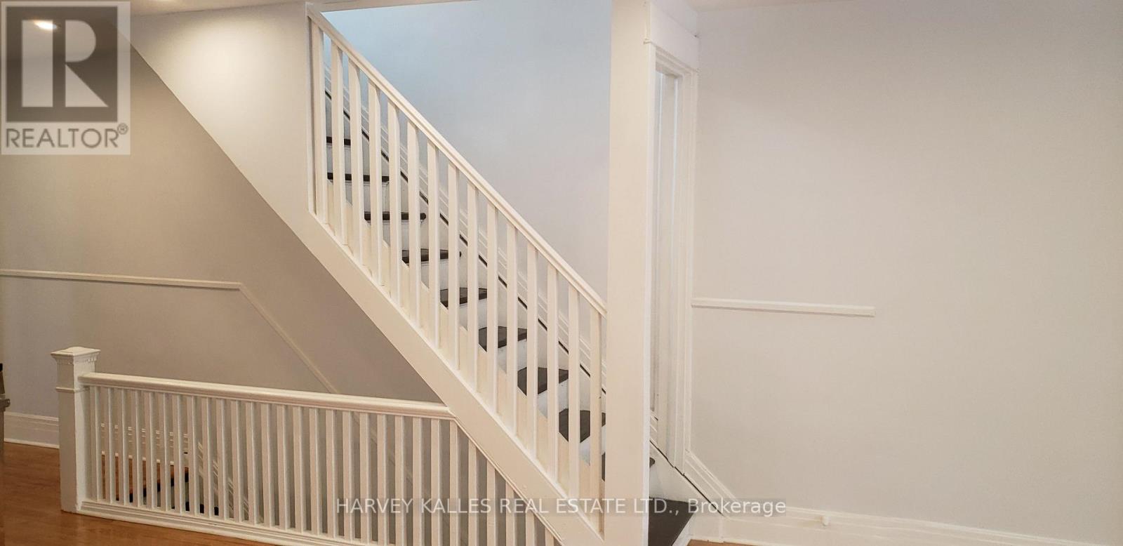 Upper - 226 Ashworth Avenue, Toronto, Ontario  M6G 2A7 - Photo 13 - C13807250