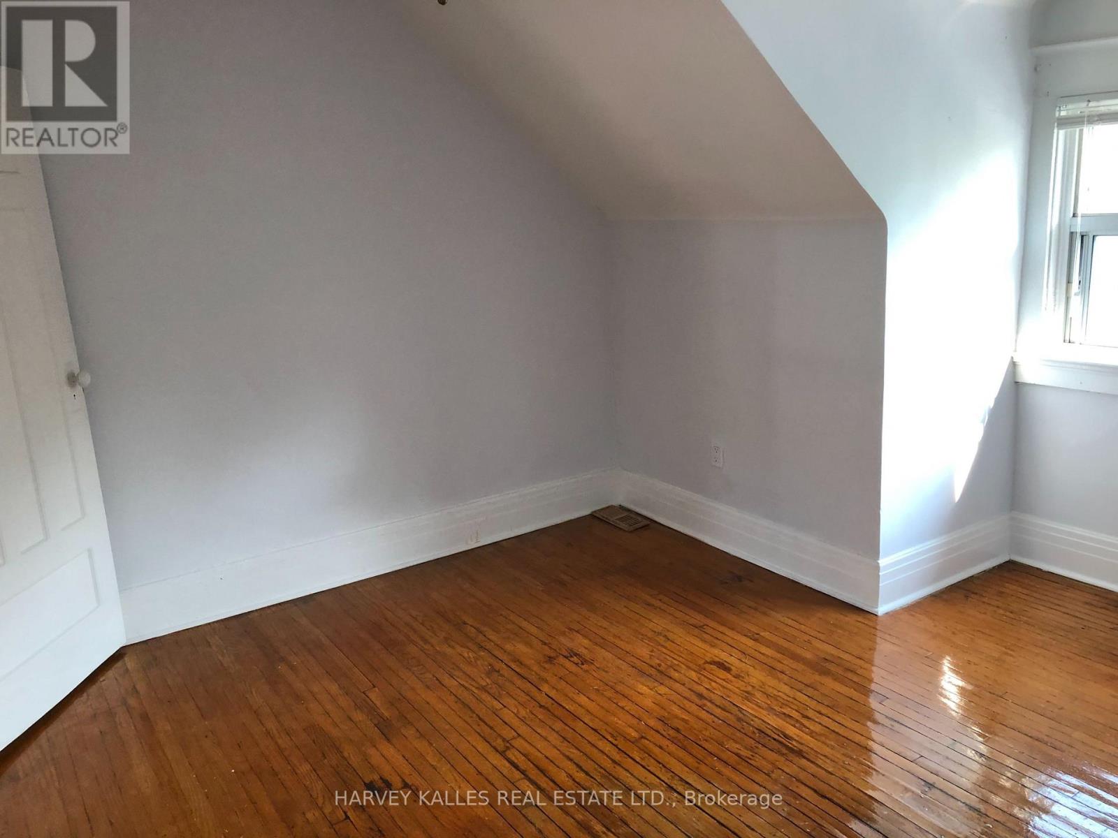 Upper - 226 Ashworth Avenue, Toronto, Ontario  M6G 2A7 - Photo 15 - C13807250