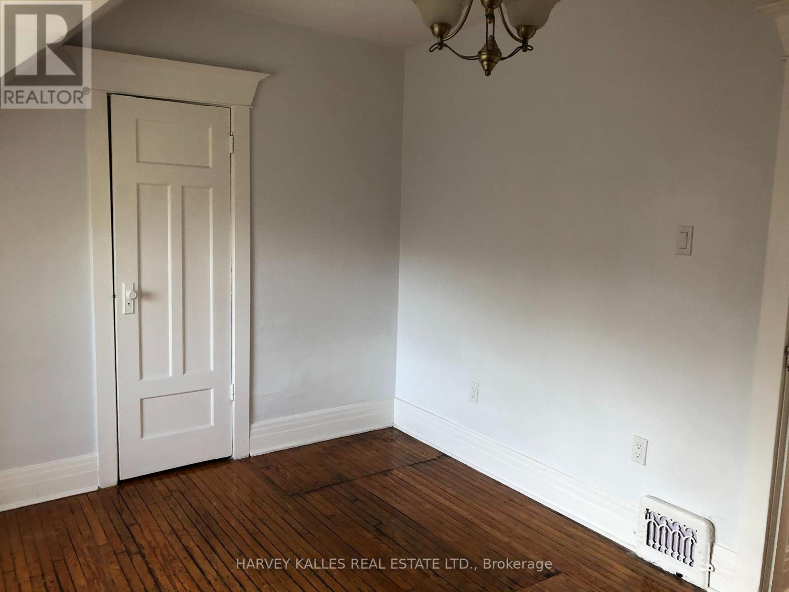 Upper - 226 Ashworth Avenue, Toronto, Ontario  M6G 2A7 - Photo 17 - C13807250