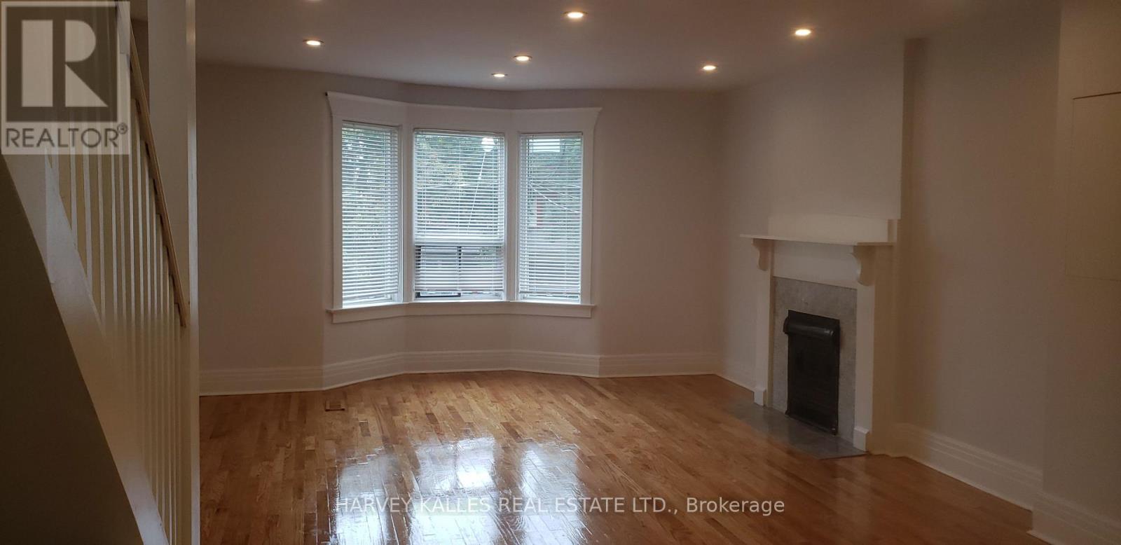 Upper - 226 Ashworth Avenue, Toronto, Ontario  M6G 2A7 - Photo 5 - C13807250