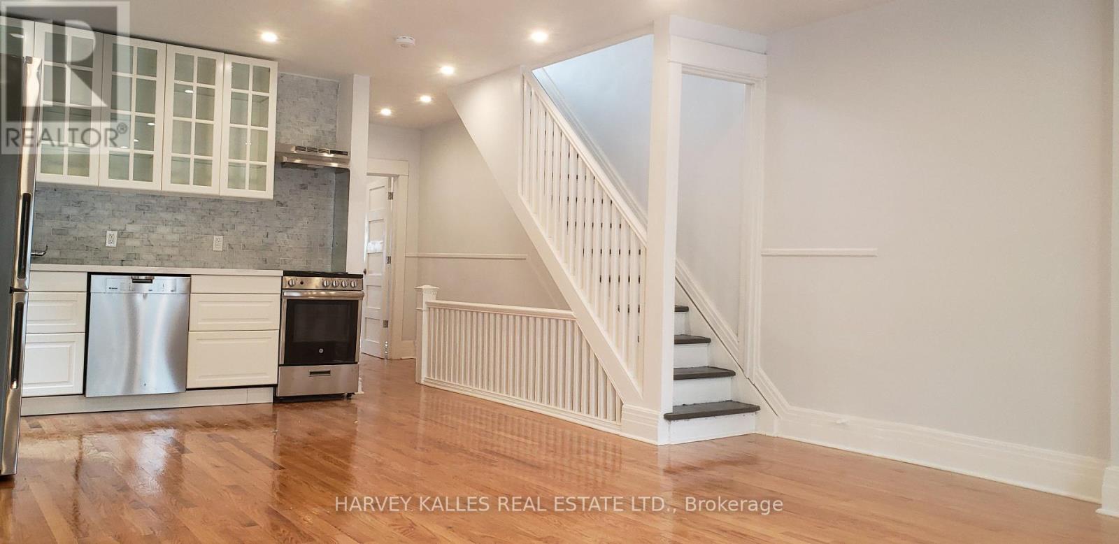 Upper - 226 Ashworth Avenue, Toronto, Ontario  M6G 2A7 - Photo 6 - C13807250
