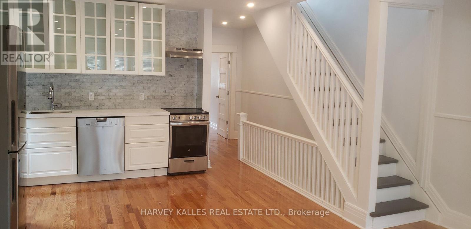Upper - 226 Ashworth Avenue, Toronto, Ontario  M6G 2A7 - Photo 7 - C13807250