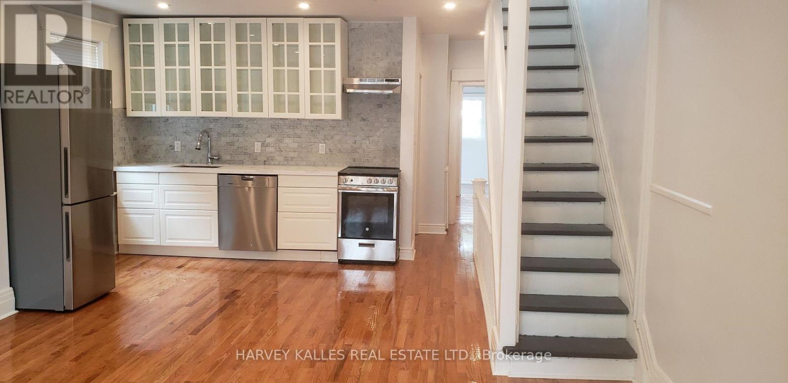 Upper - 226 Ashworth Avenue, Toronto, Ontario  M6G 2A7 - Photo 9 - C13807250