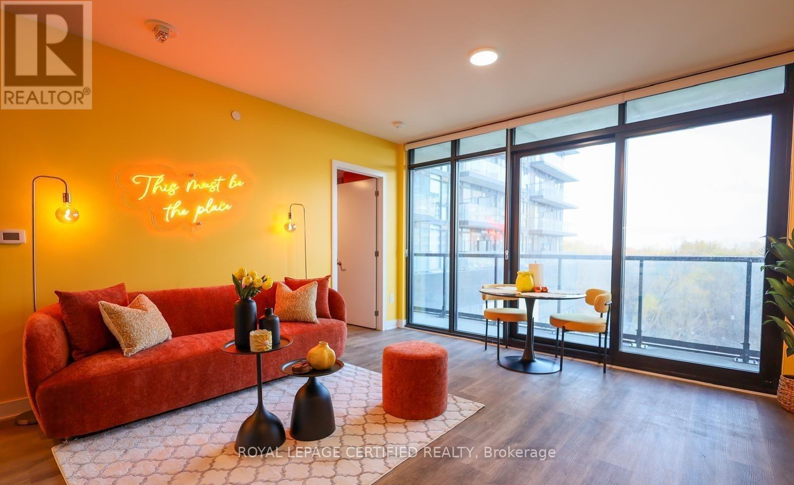 302 - 86 Dundas Street E, Mississauga, Ontario  L5A 0B1 - Photo 2 - W13807240