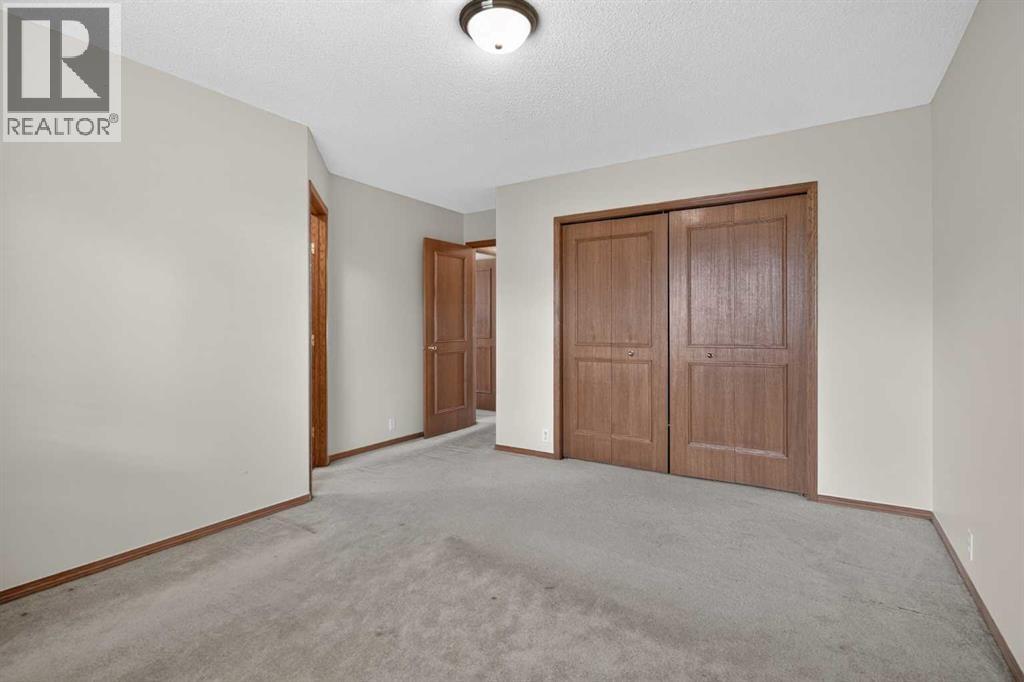 373 Bridlewood Avenue SW photo 27