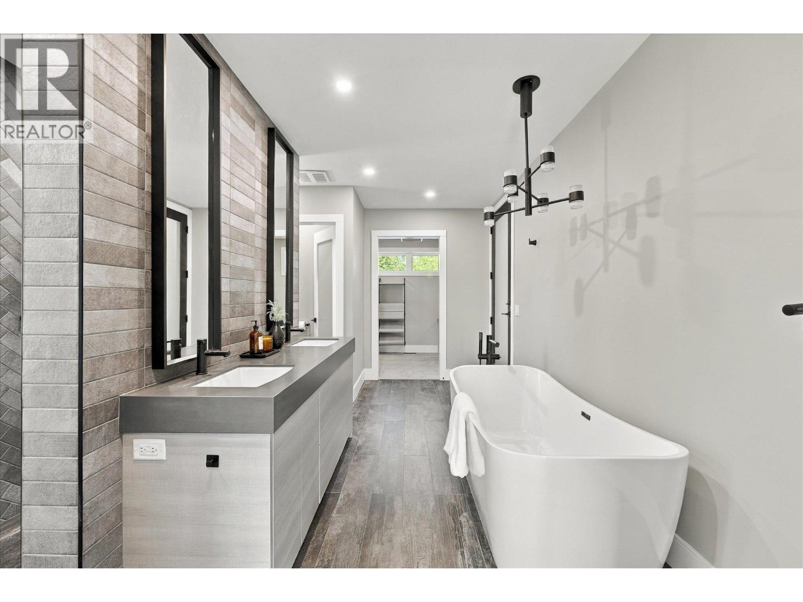 7646 Seven O'clock Drive, Pemberton, British Columbia  V0N 2L3 - Photo 17 - R3167508